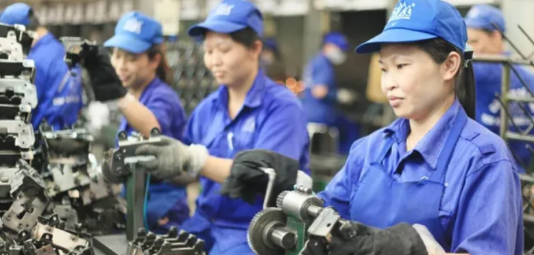 NLĐ nghỉ việc hơn 05 ngày gồm ngày lễ có bị đơn phương chấm dứt HĐLĐ?